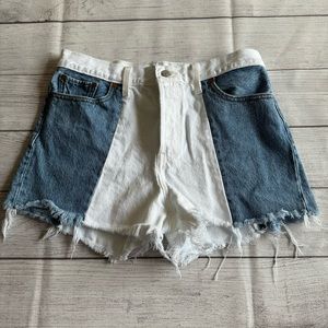 Levi's Women's Frayed Hem Jean Wedgie Short Denim/White Color Block  - Size 29